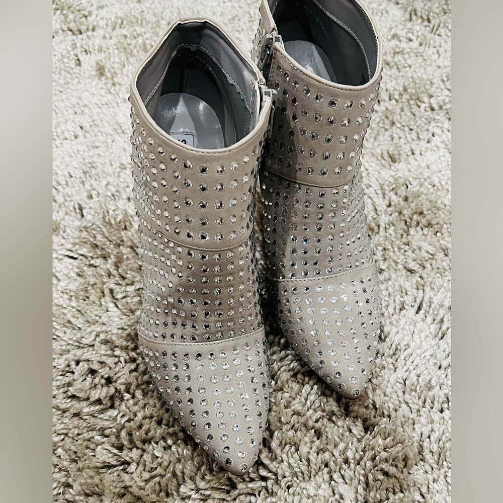 Pointy grey beautiful heel shoes steve madden